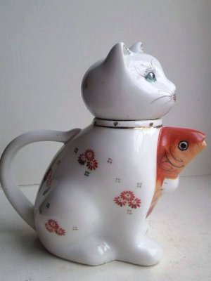 1936519a1aada29154876d4c1e167521--tea-pots-goldfish.jpg