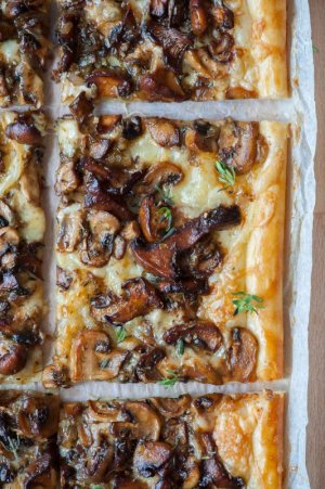 puff-pastry-mushroom-tart-tarta-z-grzybami-everyday-delicious-3[1].jpg