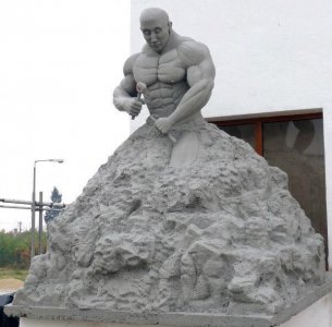 funny-statue.jpg