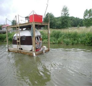 houseboat.jpg
