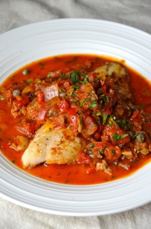 Broiled+fish+with+rustic+tomato+sauce[1].jpg