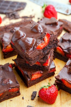 ChocolateCoveredStrawberryBrownies8002607[1].jpg