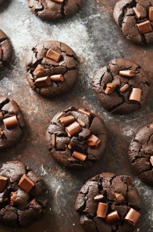 Death-By-Chocolate-Chunk-Cookies15[1].jpg