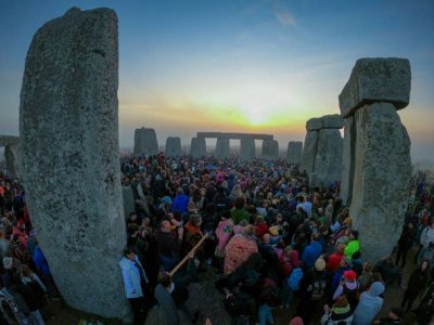 39975a20-9505-45e3-bdf3-7f257f56742b-Stonehenge_Summer_Solstice_2022_02.jpg