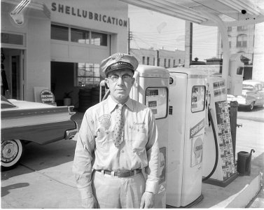shell_station_attendant.jpg