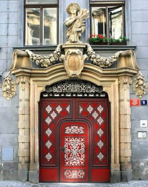 Red-door-in-Prague.jpg