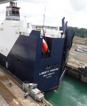 Panama Canal 4.jpg Panama Canal 4.jpg