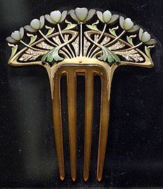233px-René_lalique,_pettine_in_corno,_oro,_smalti_e_brillanti,_1902_ca.jpg