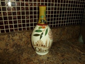 olive oil bottle (800x600).jpg