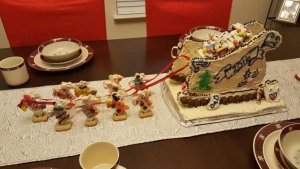 gingerbread house (800x450).jpg