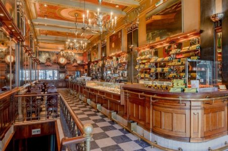 1d07fecd-5dd5-4f51-8013-83d695316e7c-historic_cafes_a_brasileira.jpg