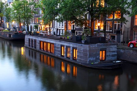 houseboat.jpg