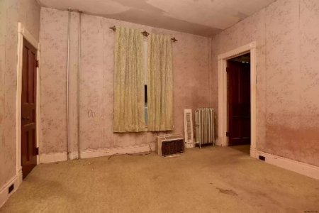 downstairs bedroom.jpg