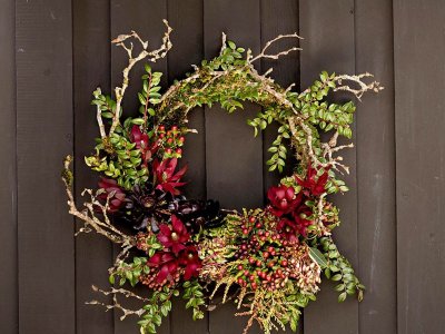 wreath-green-red-plants-773e12ec-0326b2a8814a47e48bede88c408d0067.jpg