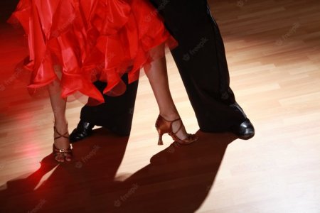 man-woman-dancing-salsa-dark-background_488220-8810.jpg
