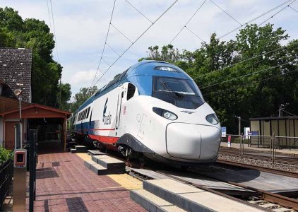 Acela800-1.jpg