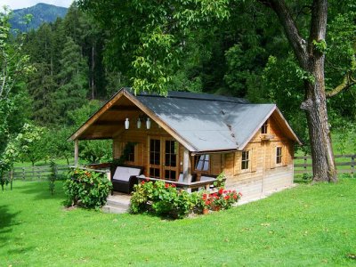 small-wooden-house-906912__480.jpg