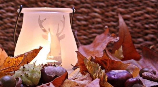 autumncandle.jpg