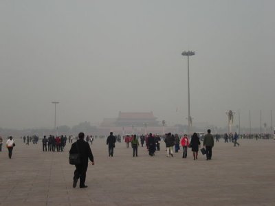 1678284-tianamen-square-in-the-smog-0.jpg