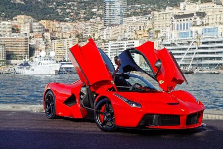 ferrari-laferrari-.jpg