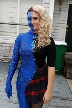 27-halloween-costume-ideas-for-people-who-like-taking-their-costumes-to-the-extreme-1-679x1024.jpg