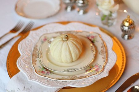 dinner-party-1927082__480.jpg