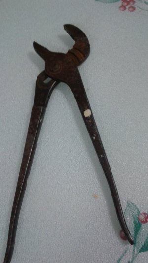 pliers..jpg