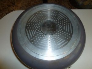 Bottom of pot (800x600).jpg Bottom of pot (800x600).jpg