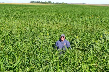 Gabe-Brown-in-cover-crop[1].jpg