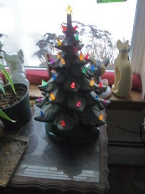 ceramic xmas tree.jpg