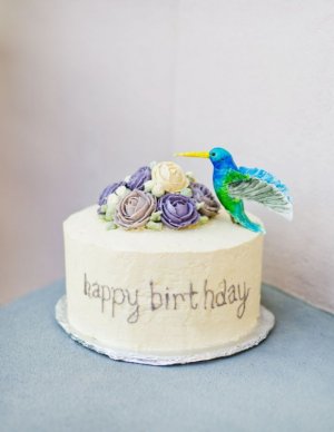 900_flower-cake-with-a-humming-bird-978326VvoOz.jpg