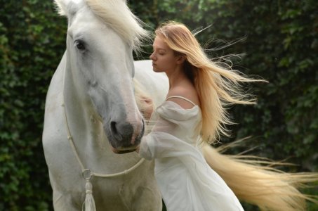 woman-3551832_1920.jpg