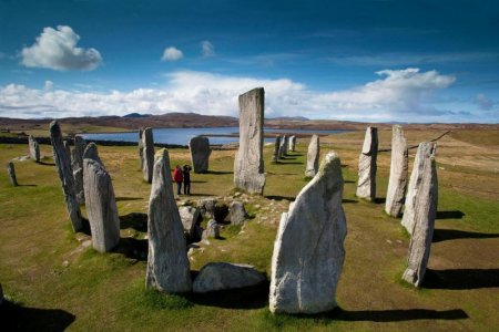 calanais-standing-stones-couple-beautiful-day.jpg