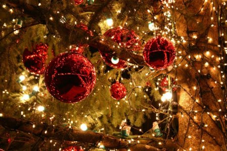treedecorations.jpg