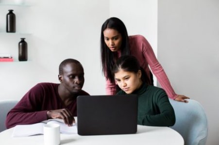 three-lookon-laptop-500x333.jpg