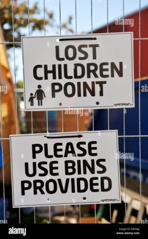 funny-juxtaposition-of-signs-D8HMJJ.jpg