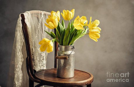 2-still-life-with-yellow-tulips-nailia-schwarz.jpg