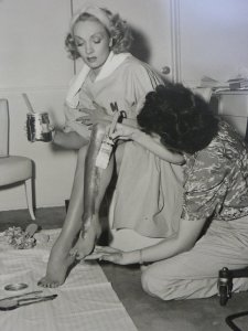 Marlene-Dietrich-Feet-798893.jpg