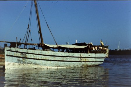 Tanzania old boat 1.JPG