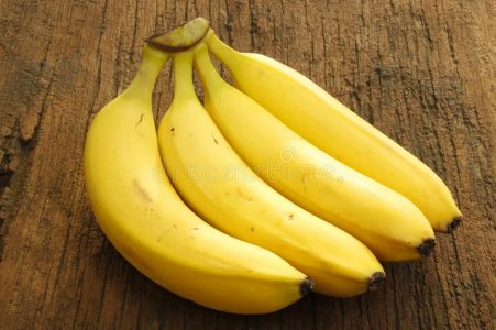 4 bananas.jpg