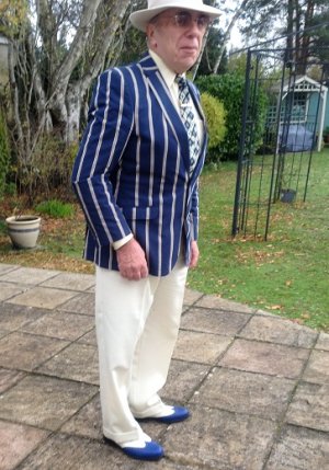 MG Blazer & cream trousers 008.JPG