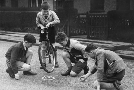 boys-marbles-1940s.jpg