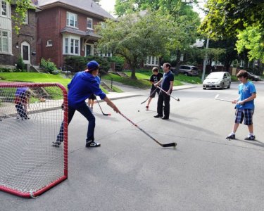 street-hockey.jpg