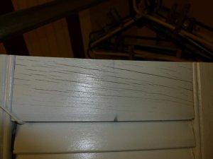 cracks in shutter (800x600).jpg cracks in shutter (800x600).jpg