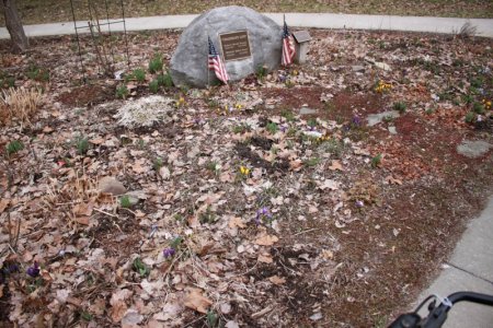 memorial_garden.JPG