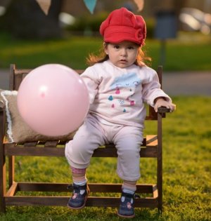 kidandballoon.jpg