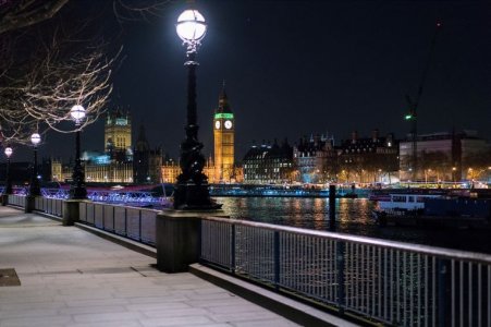 london at night.JPG