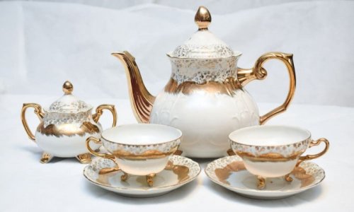 15-Most-Valuable-Antique-Teapots-Year-Price.jpg
