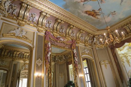 mirrow room.JPG
