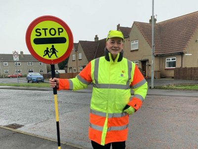 0_PAY-LOLLIPOP_MAN_HIGH_FIVE_BAN_DN01.jpg